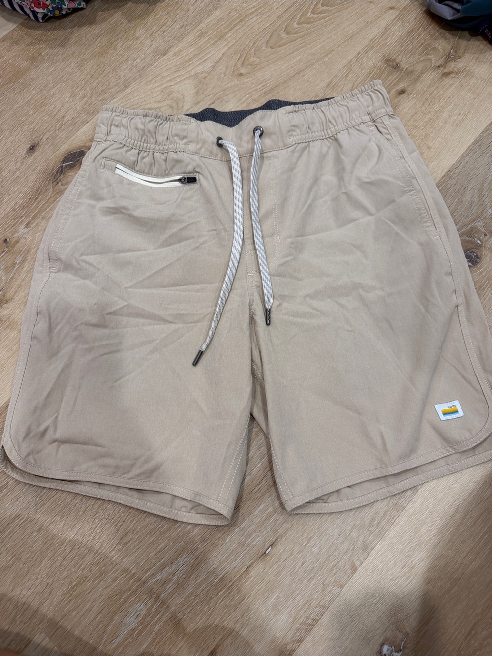 Men’s Vuori Banks shorts XS NWOT